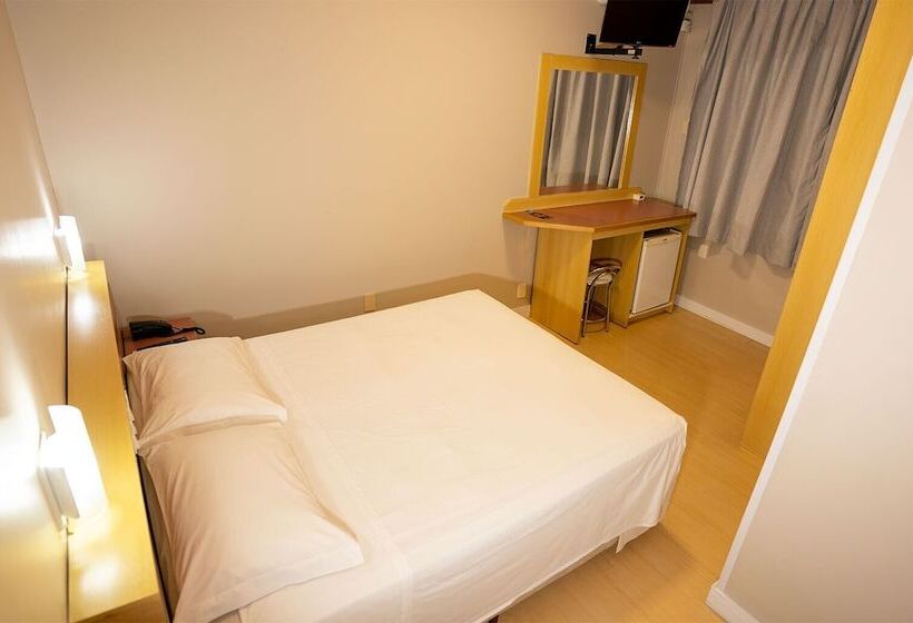 Номер Стандарт, Hamburgo Palace