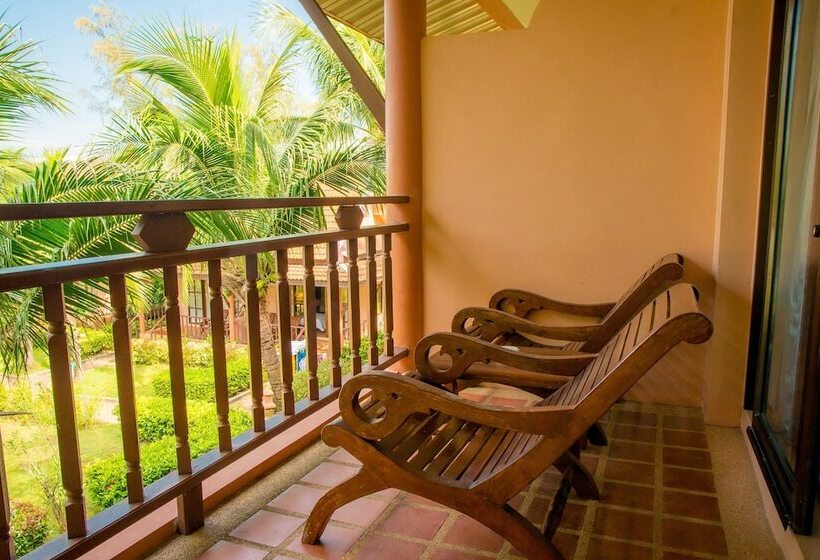 חדר דלוקס נוף לים, Lanta Casuarina Beach Resort   Sha Plus