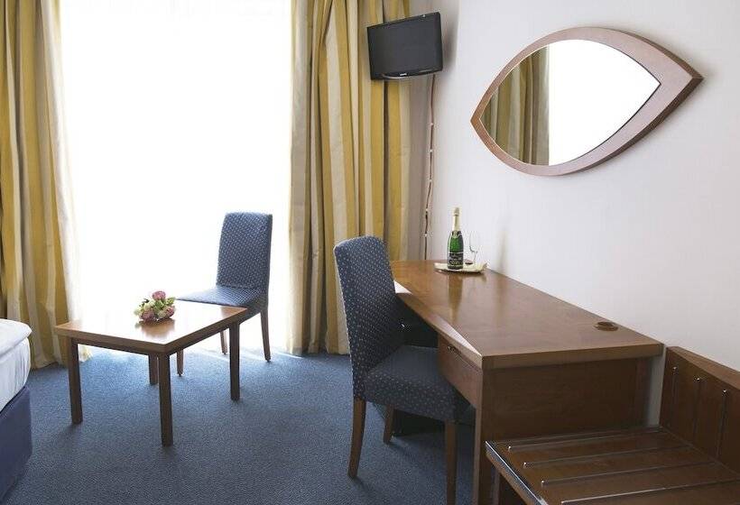 غرفة قياسية فردية, Marttel