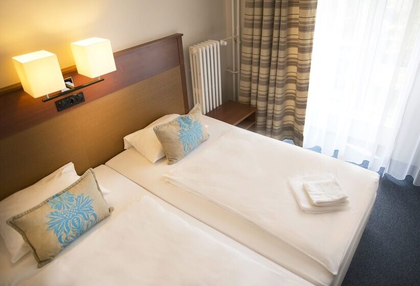 غرفة قياسية ثلاثية, Marttel