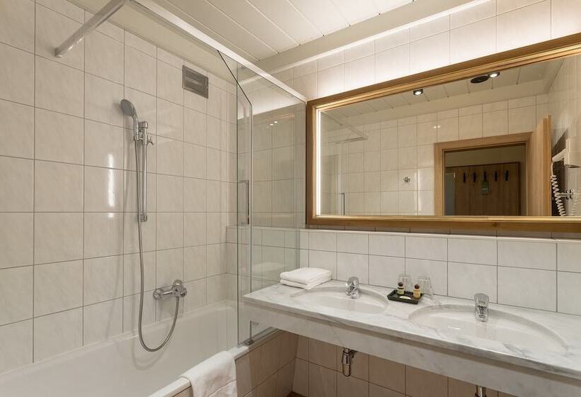 דירת חדר, Neue Post