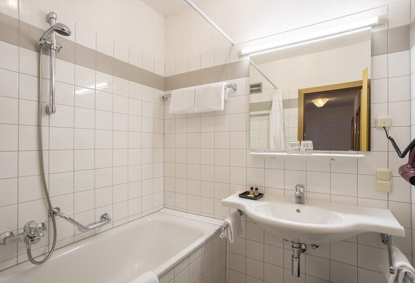 דירת חדר, Neue Post