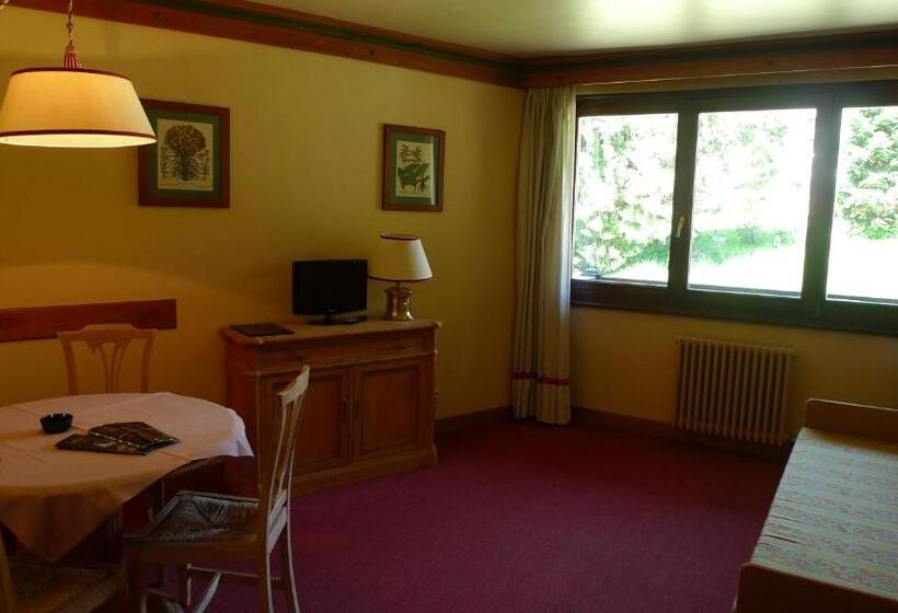 جناح جونيور, Rta Hotel Catturani