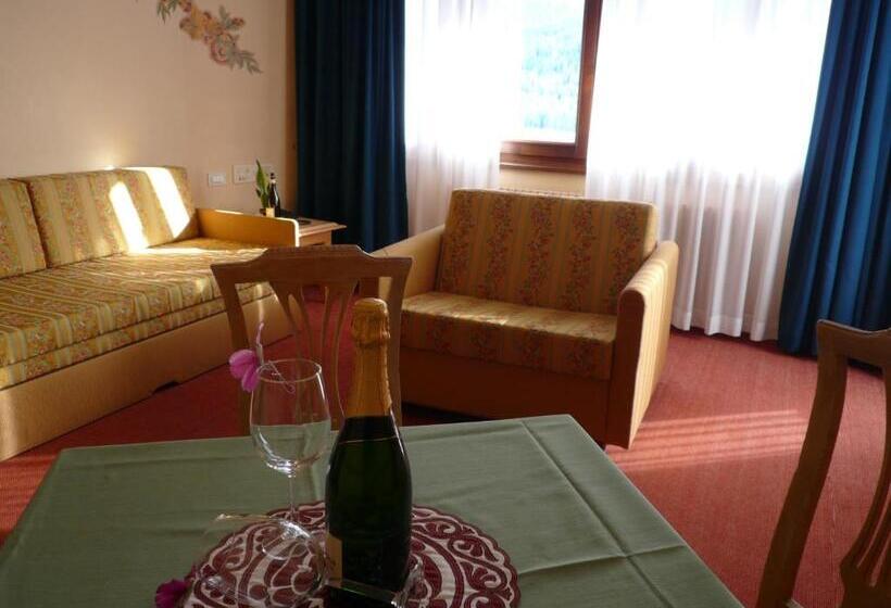 جناح جونيور, Rta Hotel Catturani