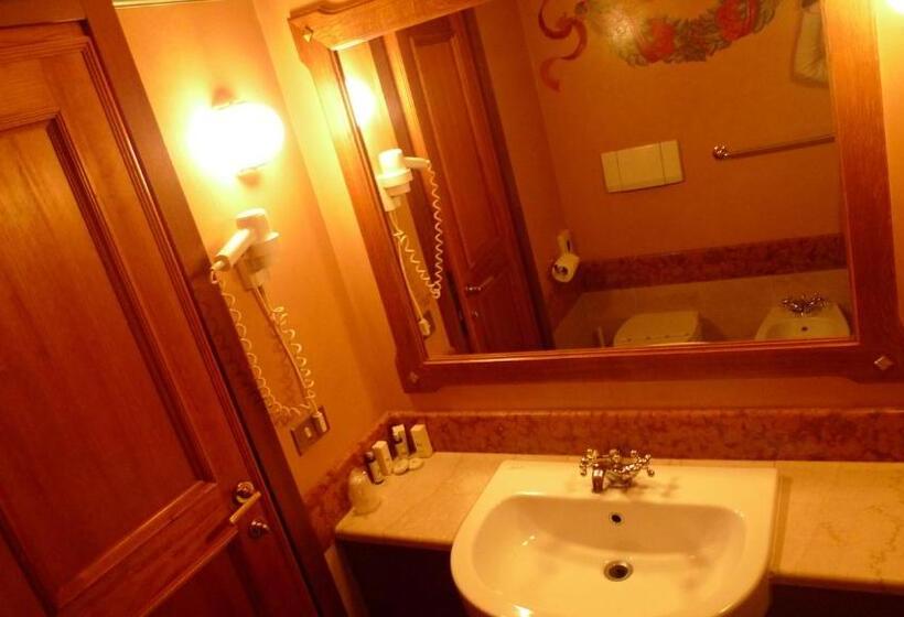 جناح جونيور, Rta Hotel Catturani