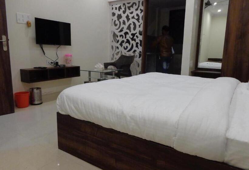 Студия Стандарт, Rukmani Inn