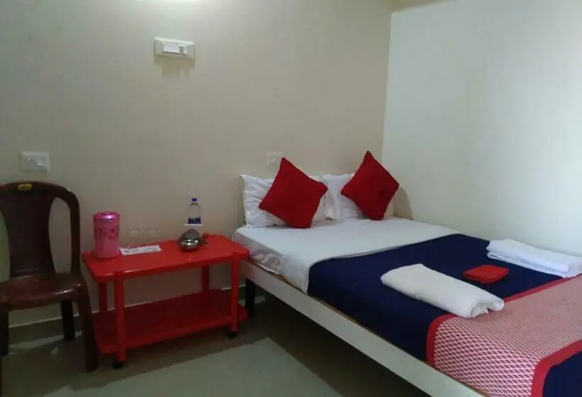 バス共有のスタンダードルーム, Raje Sambhaji Guest House