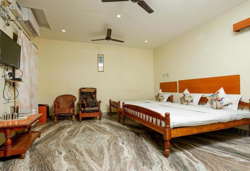 Deluxe Triple Room, Hara Rama Hare Krishna Rameswaram