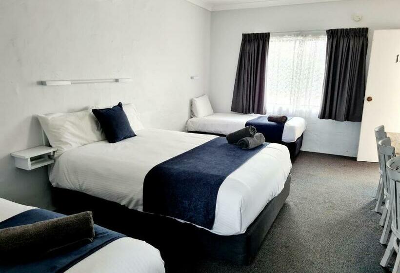 اتاق خانوادگی, Parkes Federation Motel