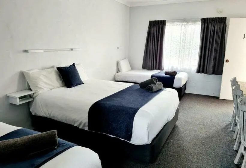 اتاق خانوادگی, Parkes Federation Motel