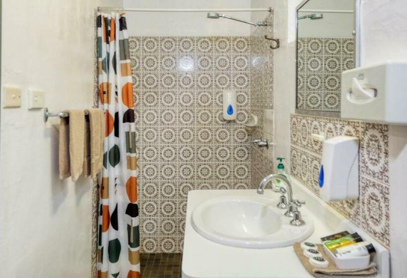 اتاق اکونومی, Parkes Federation Motel