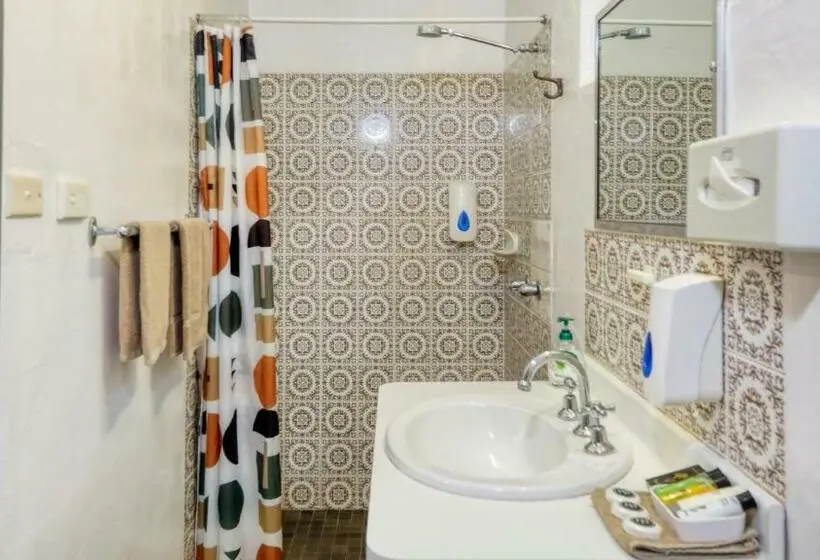 اتاق اکونومی, Parkes Federation Motel