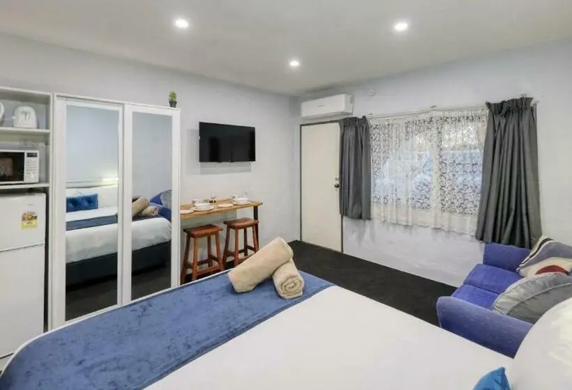 اتاق اکونومی, Parkes Federation Motel