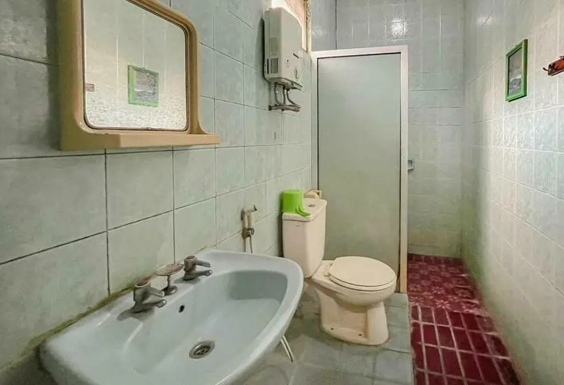 ファミリールーム, Urbanview Hotel Near Jatim Park 1 By Reddoorz
