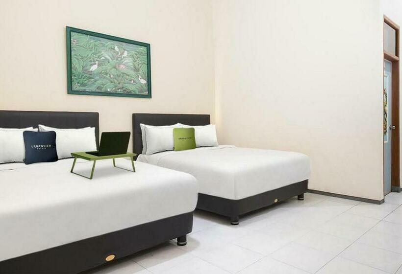 اتاق استاندارد, Urbanview Hotel Near Jatim Park 1 By Reddoorz