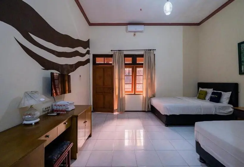 ファミリールーム, Urbanview Hotel Near Jatim Park 1 By Reddoorz
