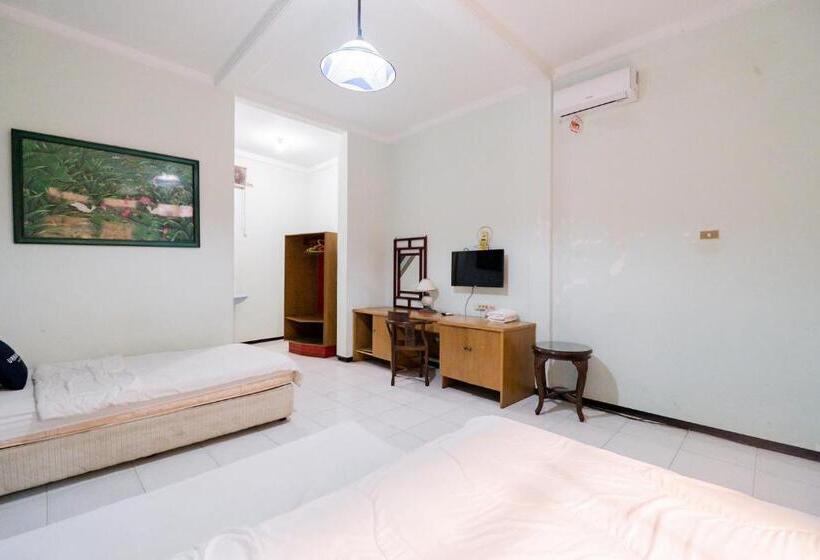 标准间, Urbanview Hotel Near Jatim Park 1 By Reddoorz