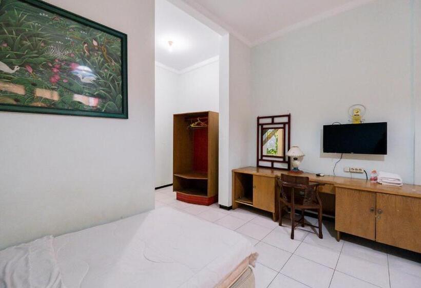 标准间, Urbanview Hotel Near Jatim Park 1 By Reddoorz