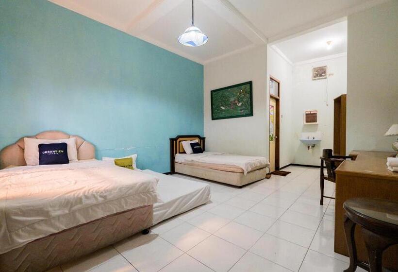 标准间, Urbanview Hotel Near Jatim Park 1 By Reddoorz