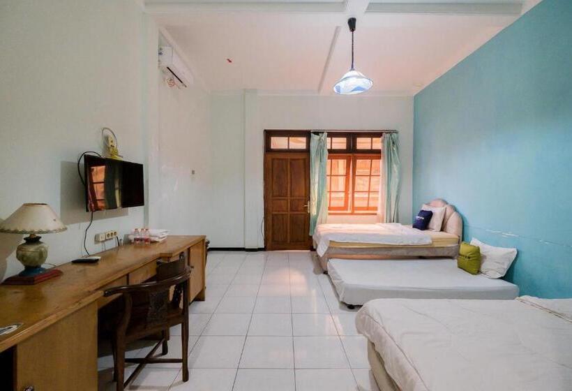 اتاق استاندارد, Urbanview Hotel Near Jatim Park 1 By Reddoorz