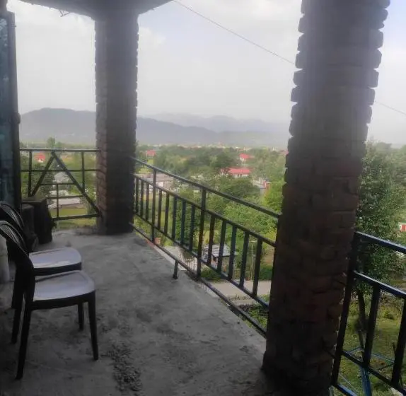 ファミリールーム, Hill Veu Home Bir Billing