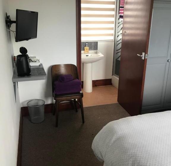 スタンダードルーム, The Coach And Horses