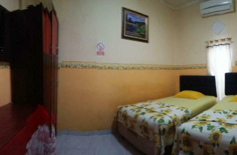 חדר דלוקס, Nayora Prabumulih