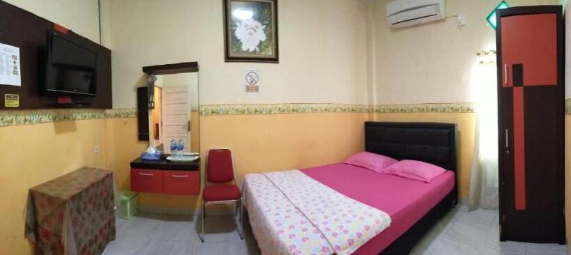 חדר דלוקס, Nayora Prabumulih