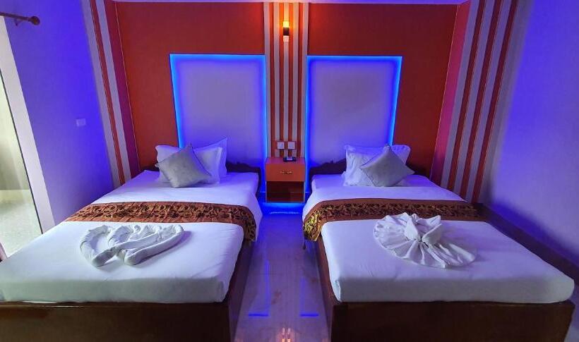 غرفة قياسية مزوَّدة بشُرفة, Pheng Chenda