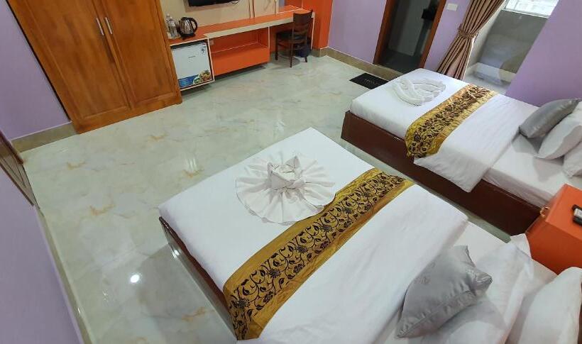 غرفة قياسية مزوَّدة بشُرفة, Pheng Chenda