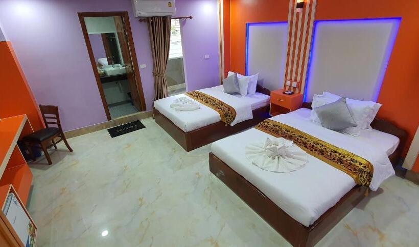 غرفة قياسية مزوَّدة بشُرفة, Pheng Chenda