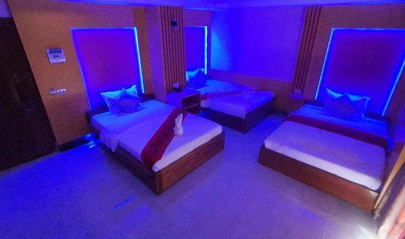 غرفة ديلوكس ثلاثية, Pheng Chenda