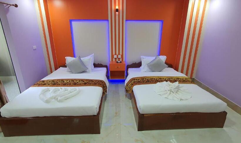 غرفة قياسية مزوَّدة بشُرفة, Pheng Chenda