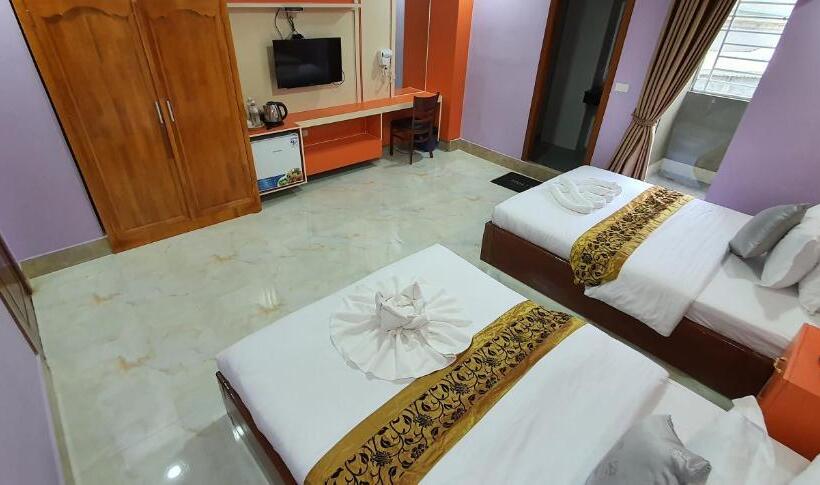 غرفة قياسية مزوَّدة بشُرفة, Pheng Chenda