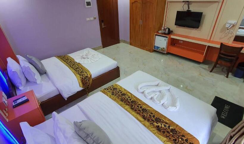 غرفة قياسية مزوَّدة بشُرفة, Pheng Chenda