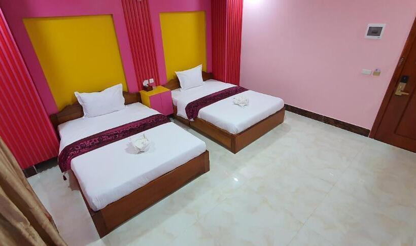 غرفة قياسية مزوَّدة بشُرفة, Pheng Chenda