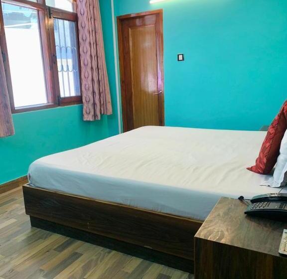 חדר אקונומי, The Boho Near Mall