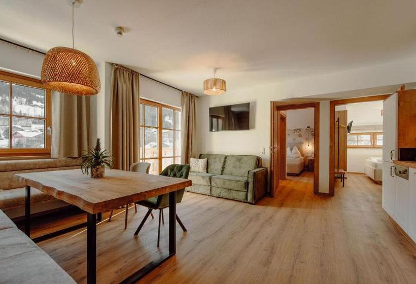 Апартаменты 3 Спальни, Uncle Jacks