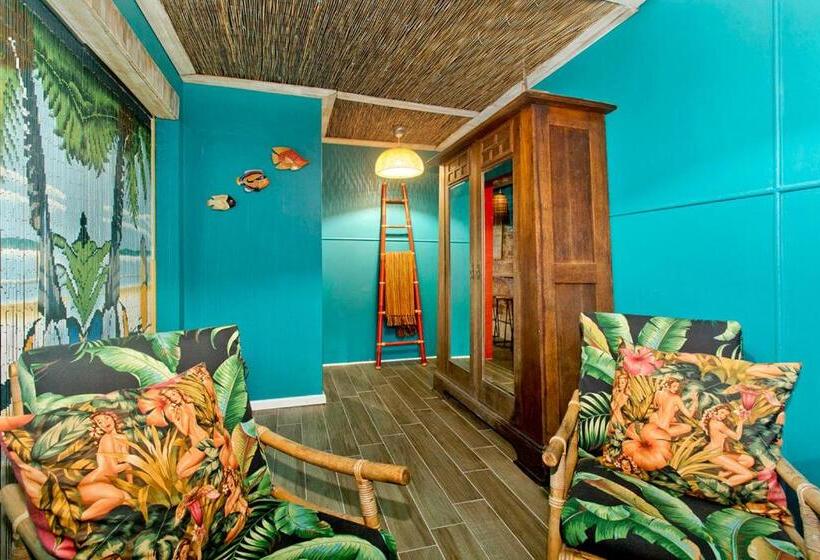 Семейное Студио, Manly Waves Studios & Apartments