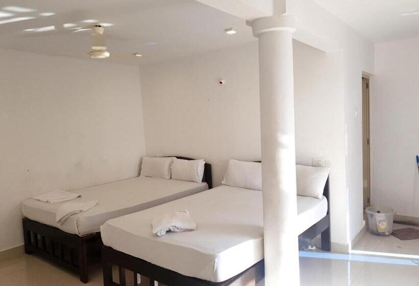 اتاق لوکس با بالکن و چشم‌انداز دریا, Baga Beach Exotica