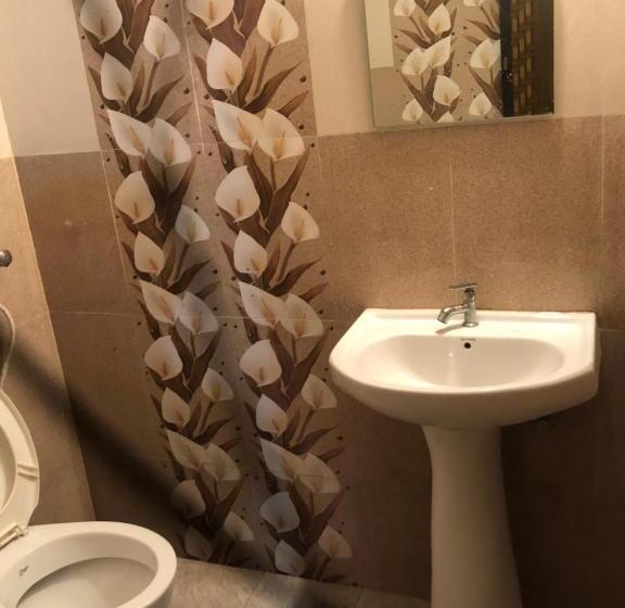 اتاق لوکس با بالکن و چشم‌انداز دریا, Baga Beach Exotica