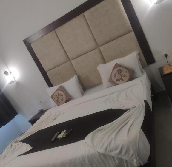 اتاق خانوادگی با چشم‌انداز دریا, Baga Beach Exotica