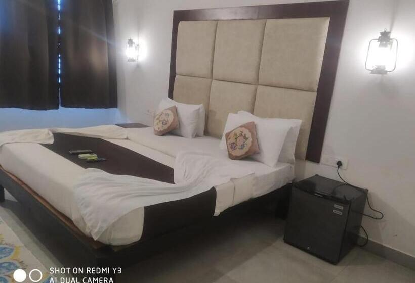 اتاق خانوادگی با چشم‌انداز دریا, Baga Beach Exotica