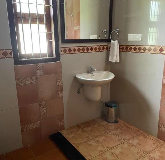 バルコニー付きデラックスルーム, Rasa Gurukul