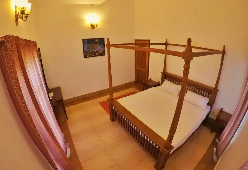 Standard-huone, Rasa Gurukul