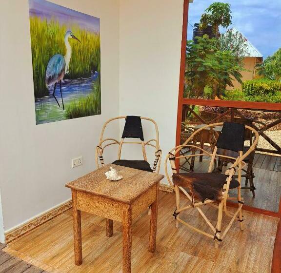 バルコニー付きスタンダードルーム, Mimi Na Wewe Villa