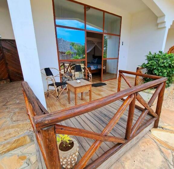 バルコニー付きスタンダードルーム, Mimi Na Wewe Villa