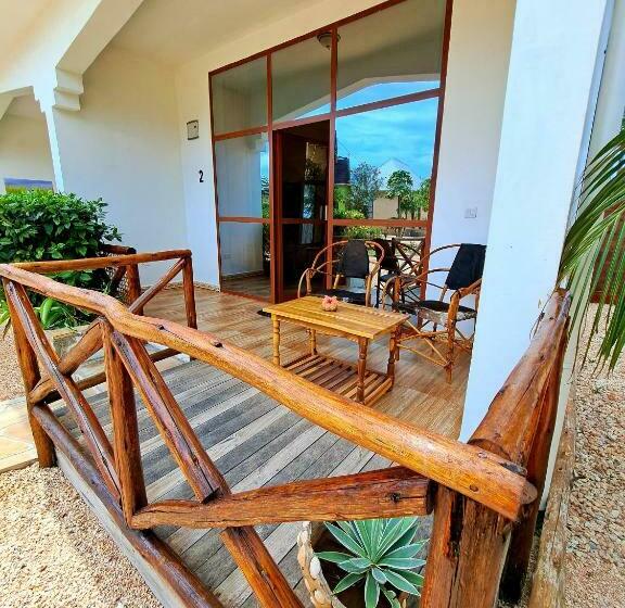 Номер Стандарт с Балконом, Mimi Na Wewe Villa