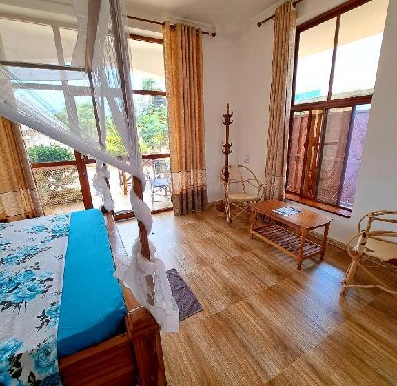 Номер Стандарт с Балконом, Mimi Na Wewe Villa
