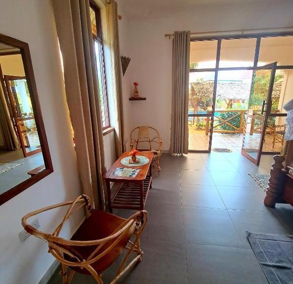 デラックスルーム, Mimi Na Wewe Villa